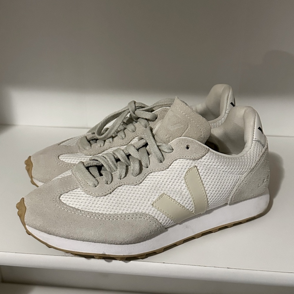 Veja size 7 Rio Branco Recycled Runner Sneakers